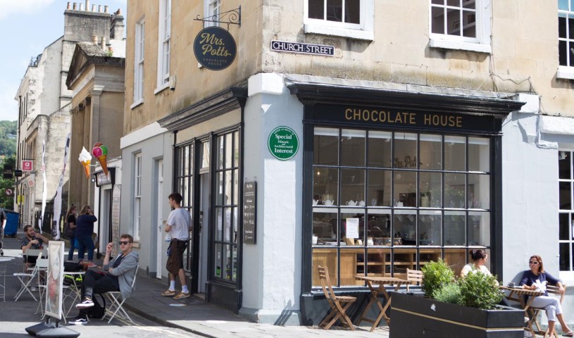 Outdoor seating at Mrs. Potts Chocolate House in Bath